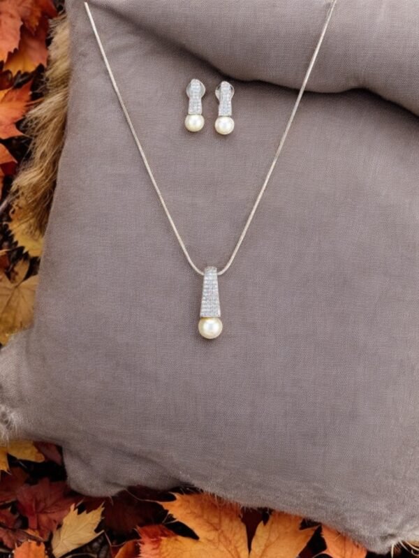 Cz Pearl Pendant Set With Rhodium Plating