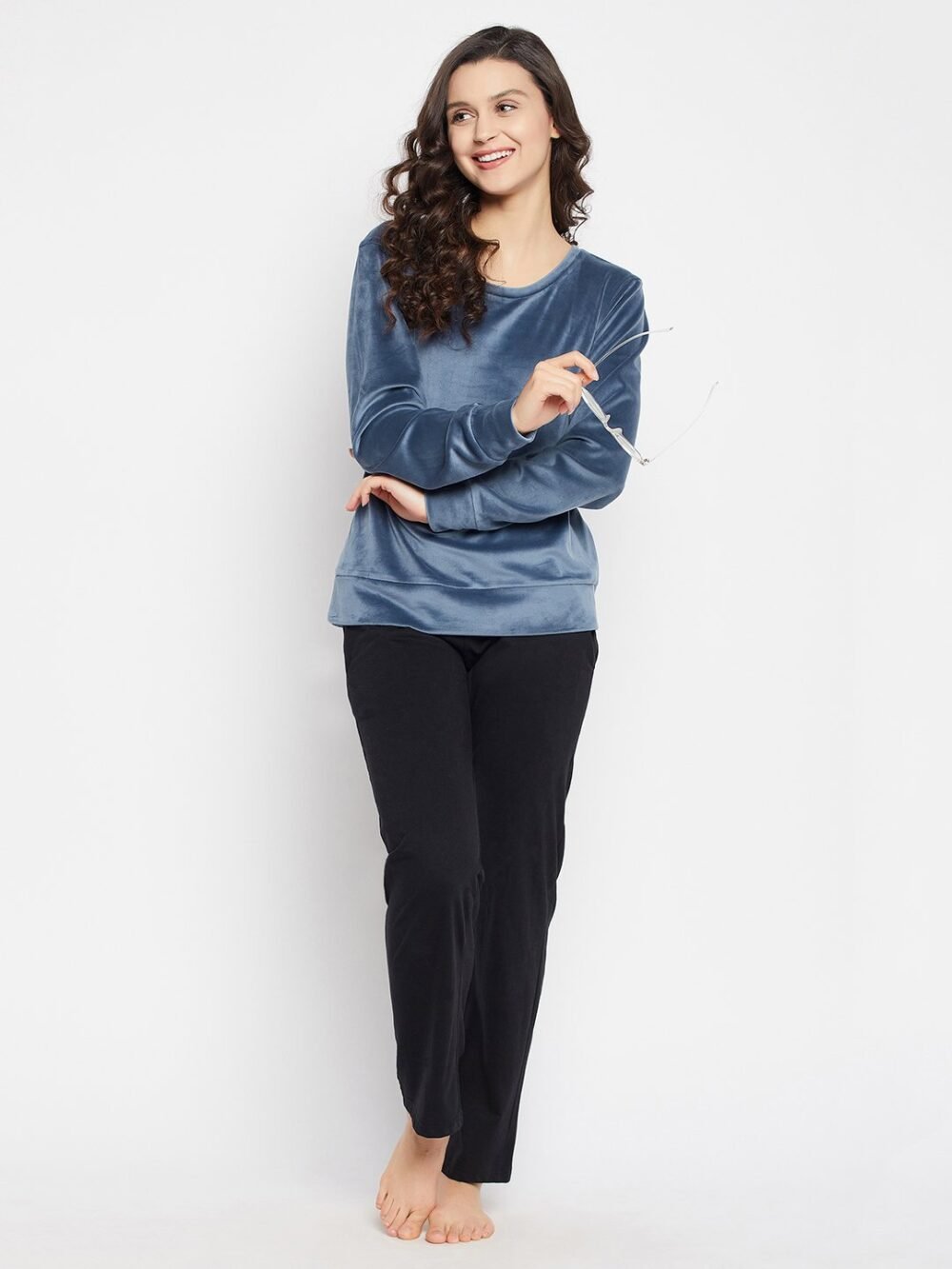 Chic Basic Sweatshirt in Navy - Velour